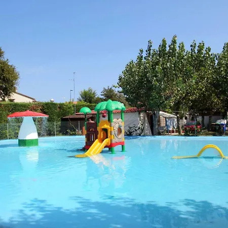 Prázdninový dům Locazione Turistica Camping Classe - Ldd100 *